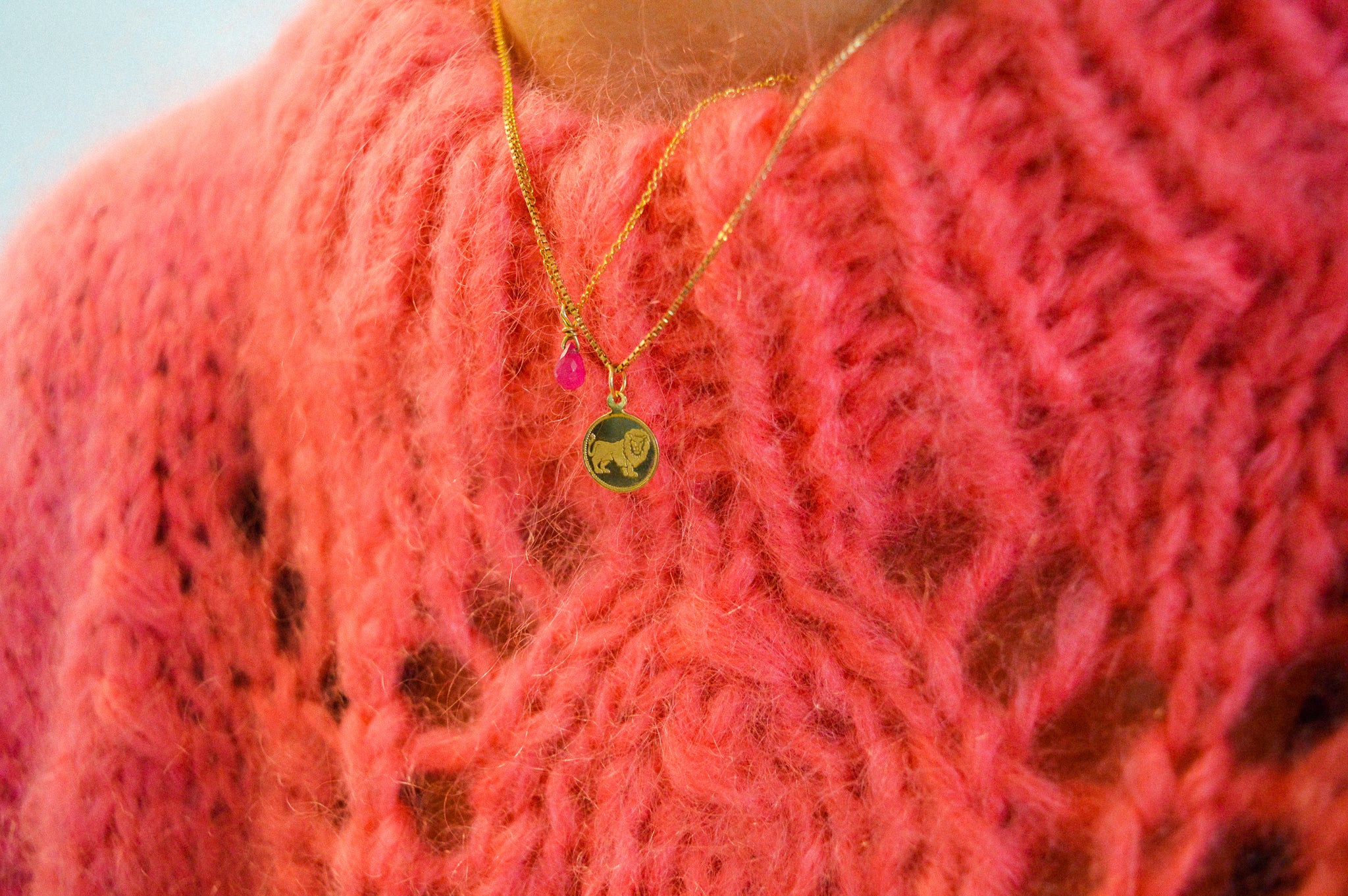 Mini Leo Rose Gold Pendant & Chain