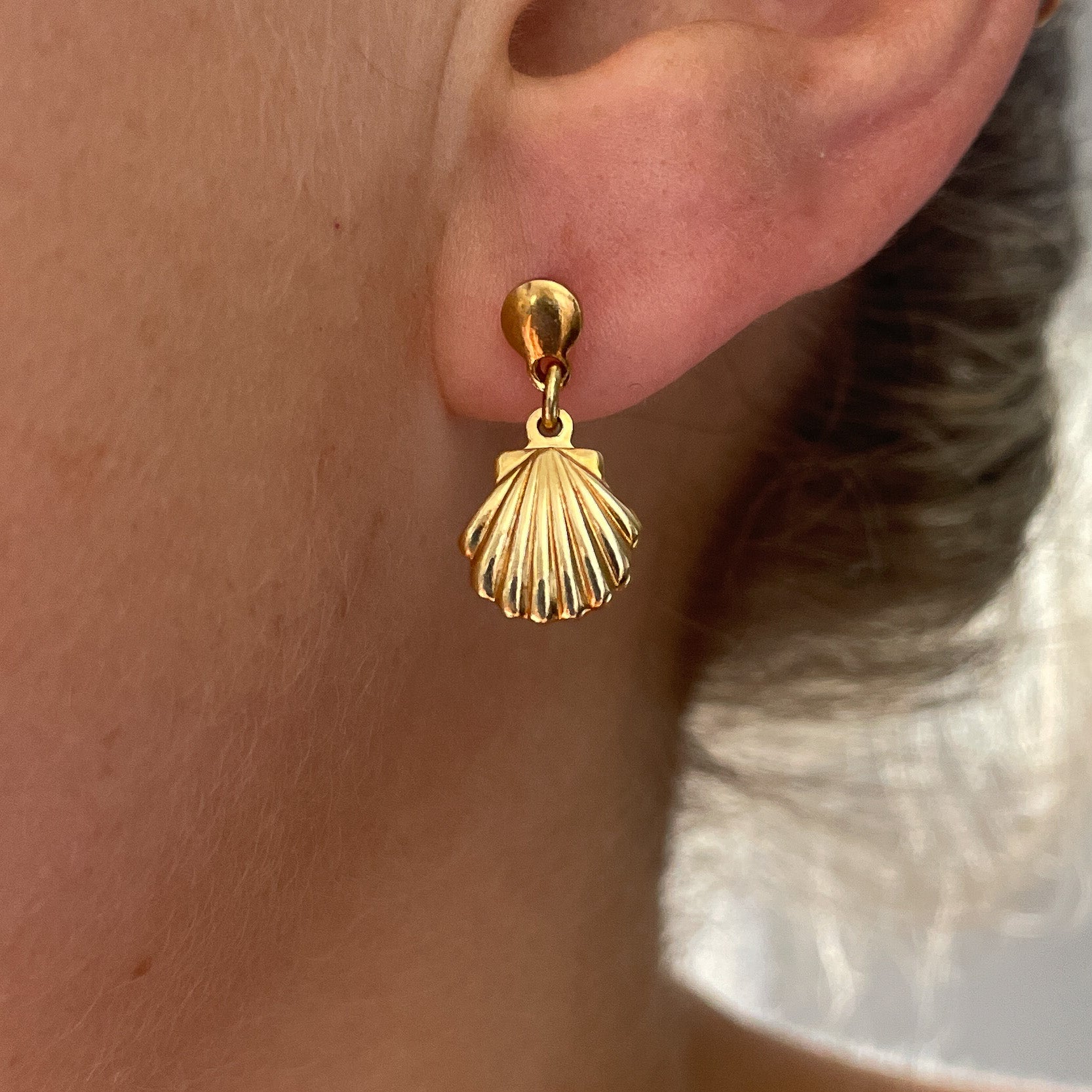 18ct Gold Shell Drop Earrings